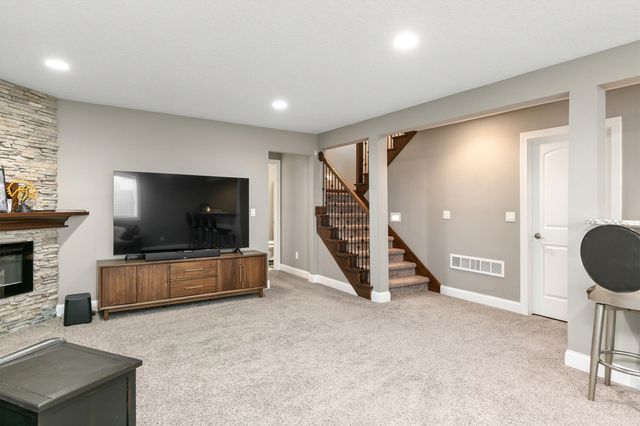 9138 Canyon Street, West Des Moines, IA 50266