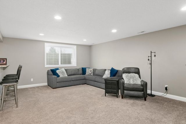 9138 Canyon Street, West Des Moines, IA 50266