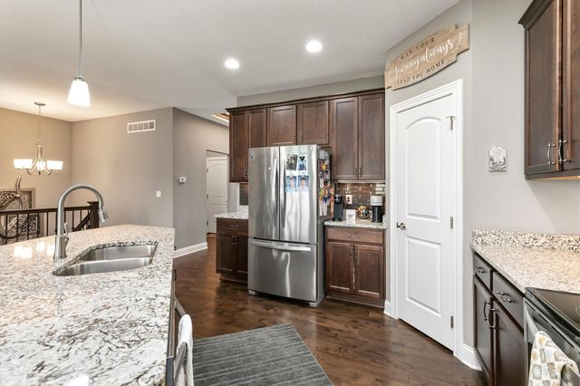 9138 Canyon Street, West Des Moines, IA 50266