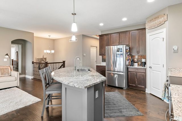 9138 Canyon Street, West Des Moines, IA 50266