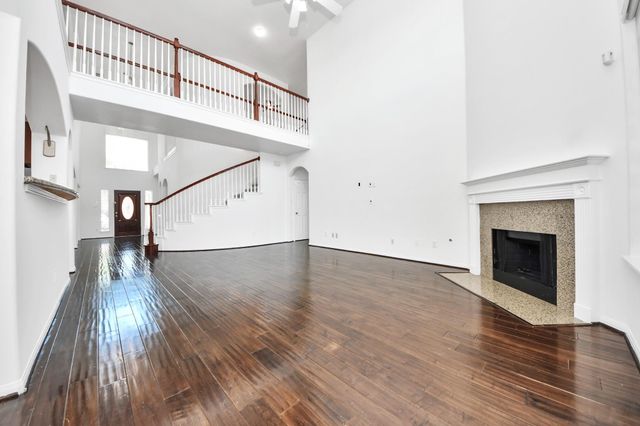 207 Carlie Way, Stafford, TX 77477