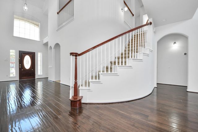 207 Carlie Way, Stafford, TX 77477