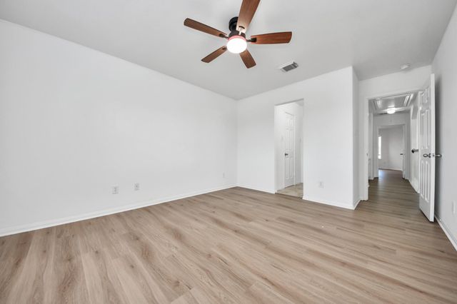207 Carlie Way, Stafford, TX 77477