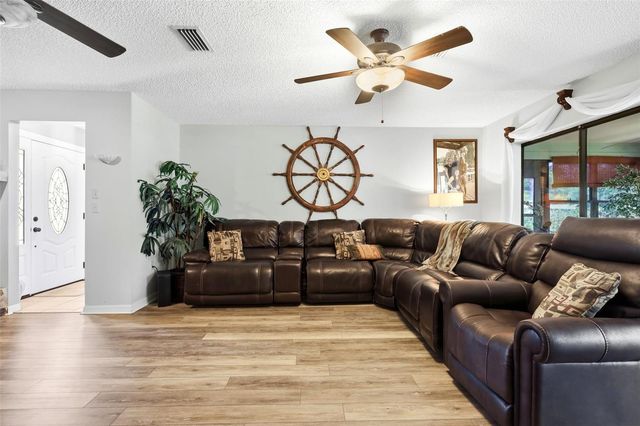 26638 E COVE DRIVE, Tavares, FL 32778