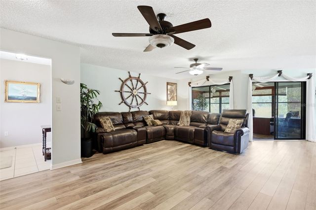 26638 E COVE DRIVE, Tavares, FL 32778