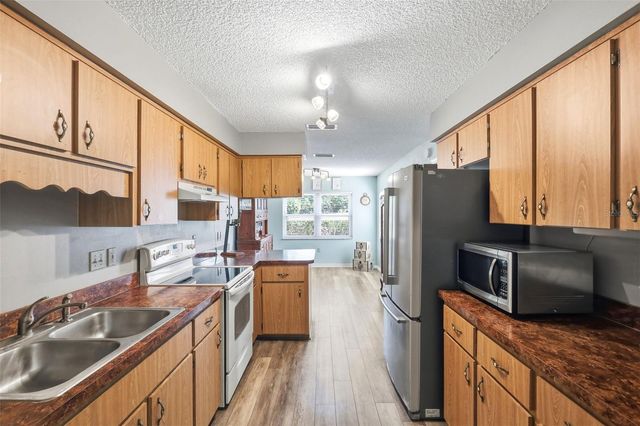 26638 E COVE DRIVE, Tavares, FL 32778