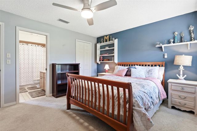 26638 E COVE DRIVE, Tavares, FL 32778