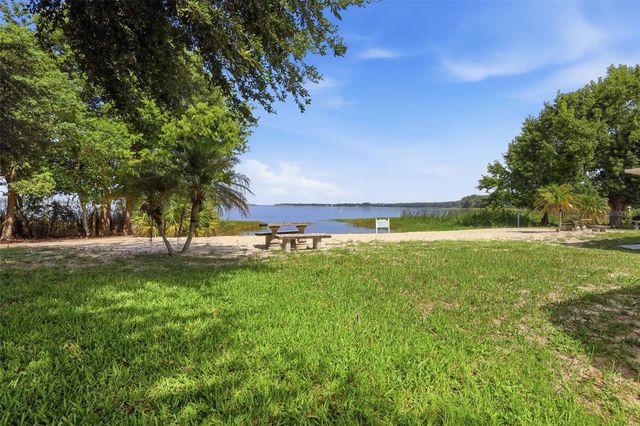 26638 E COVE DRIVE, Tavares, FL 32778