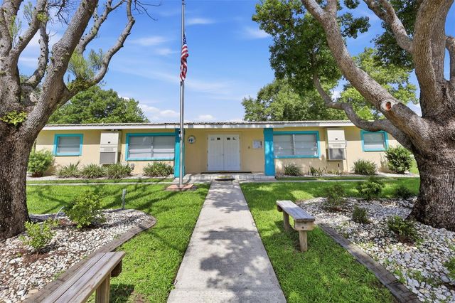 26638 E COVE DRIVE, Tavares, FL 32778