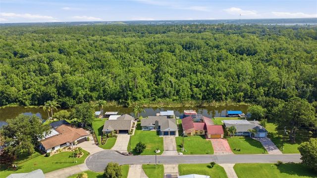 26638 E COVE DRIVE, Tavares, FL 32778