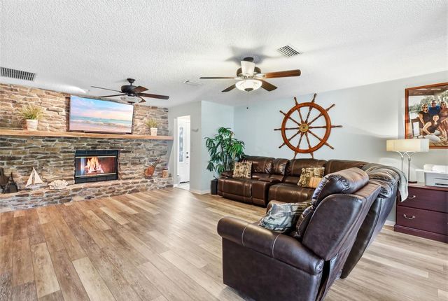 26638 E COVE DRIVE, Tavares, FL 32778
