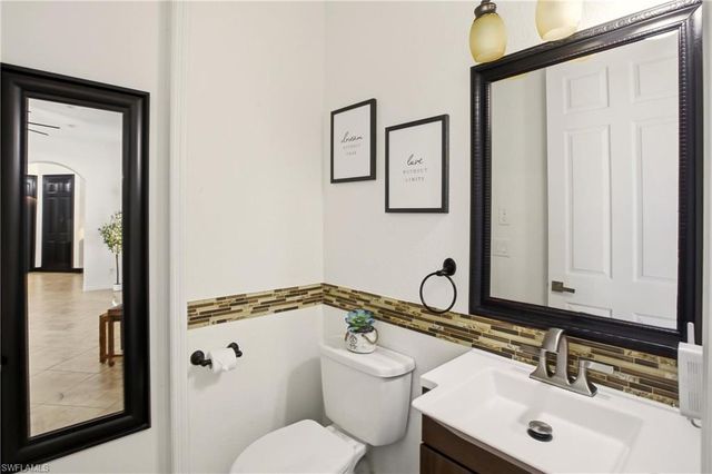 2104 NE 9th PL, Cape Coral, FL 33909