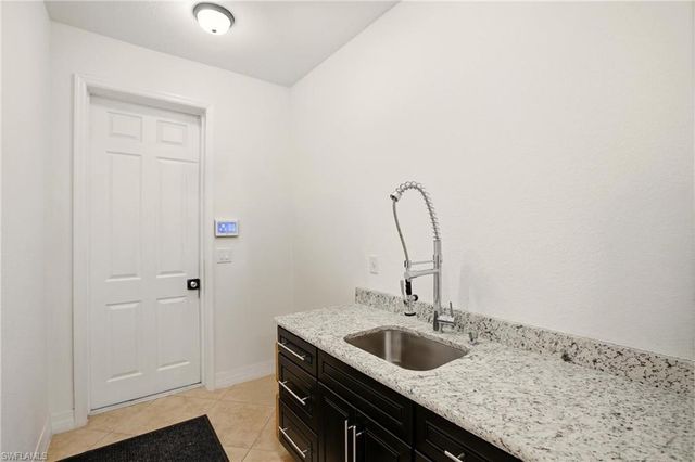 2104 NE 9th PL, Cape Coral, FL 33909