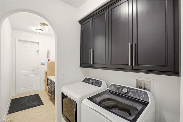 2104 NE 9th PL, Cape Coral, FL 33909