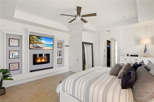 2104 NE 9th PL, Cape Coral, FL 33909