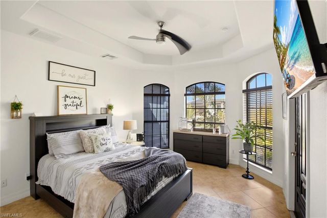 2104 NE 9th PL, Cape Coral, FL 33909