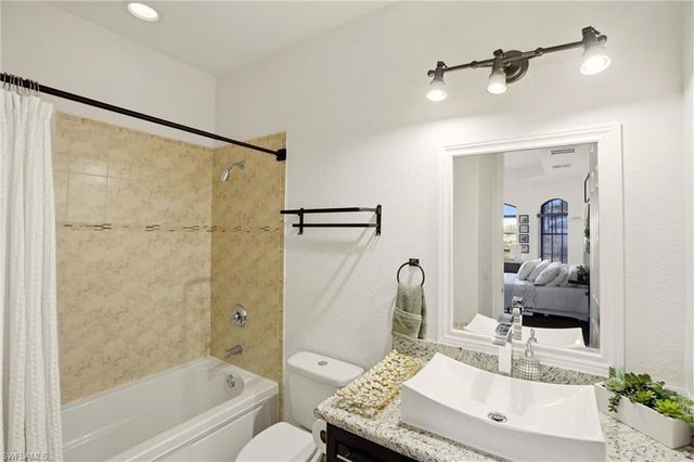 2104 NE 9th PL, Cape Coral, FL 33909