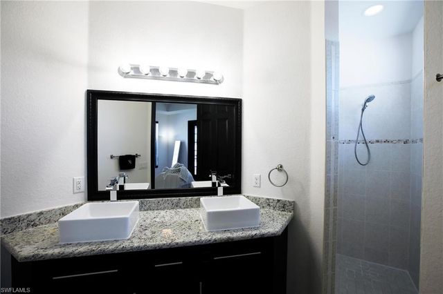 2104 NE 9th PL, Cape Coral, FL 33909