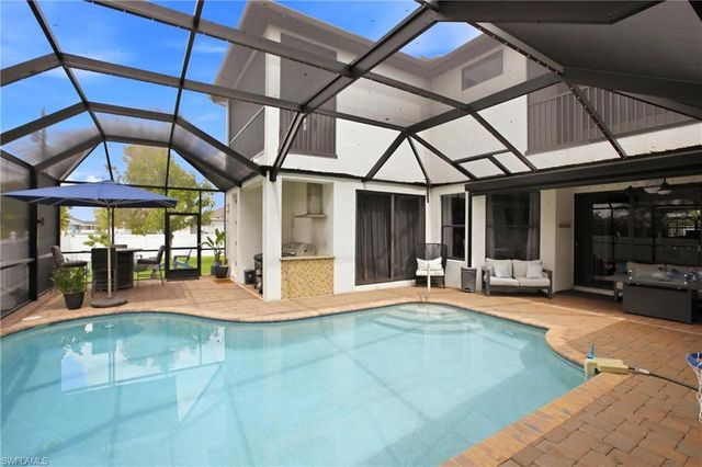 2104 NE 9th PL, Cape Coral, FL 33909