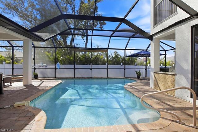 2104 NE 9th PL, Cape Coral, FL 33909