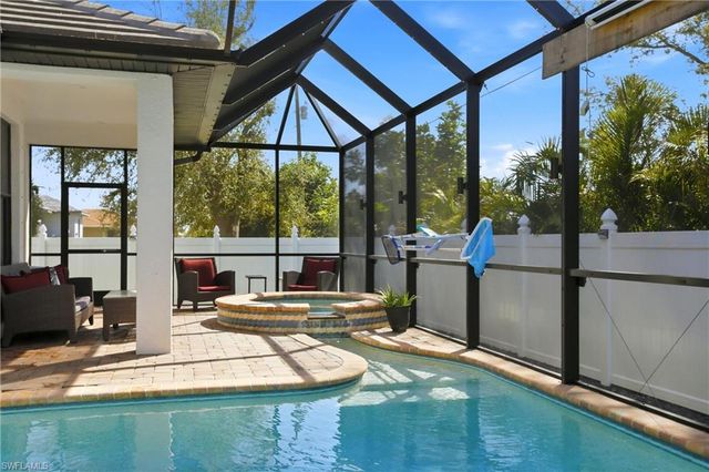 2104 NE 9th PL, Cape Coral, FL 33909