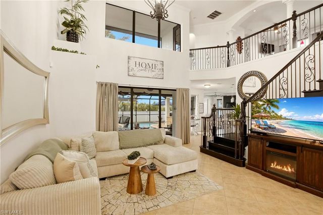 2104 NE 9th PL, Cape Coral, FL 33909