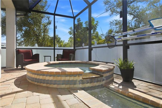 2104 NE 9th PL, Cape Coral, FL 33909