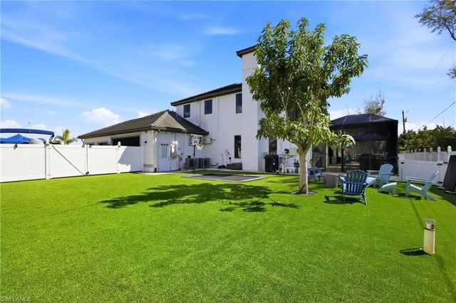 2104 NE 9th PL, Cape Coral, FL 33909