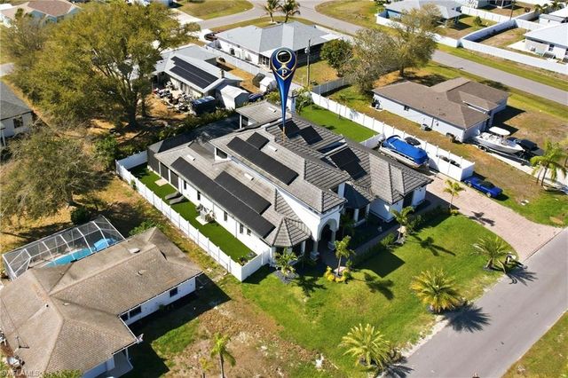 2104 NE 9th PL, Cape Coral, FL 33909