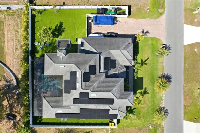 2104 NE 9th PL, Cape Coral, FL 33909