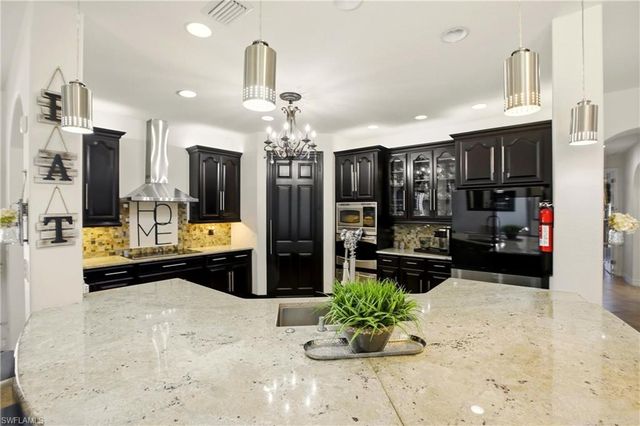 2104 NE 9th PL, Cape Coral, FL 33909