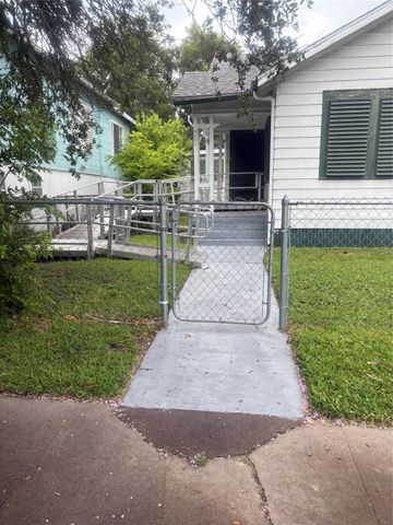 4002 Avenue O, Galveston, TX 77550