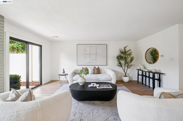 3343 Solomon Ln, Alameda, CA 94502