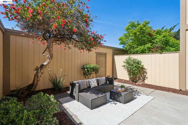 3343 Solomon Ln, Alameda, CA 94502