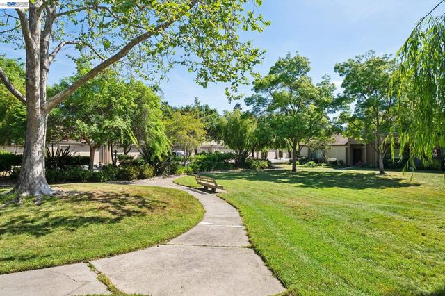 3343 Solomon Ln, Alameda, CA 94502