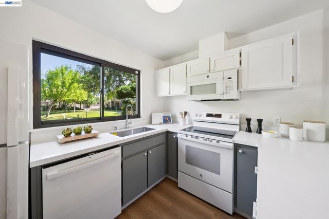 3343 Solomon Ln, Alameda, CA 94502