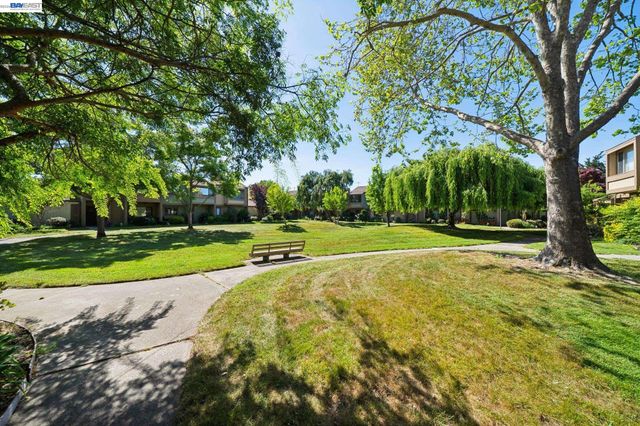 3343 Solomon Ln, Alameda, CA 94502