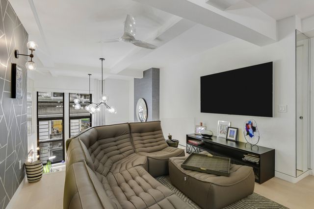 3 Hanover Sq Apt 2H, New York City, NY 10004
