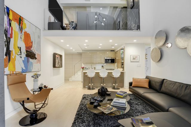 3 Hanover Sq Apt 2H, New York City, NY 10004