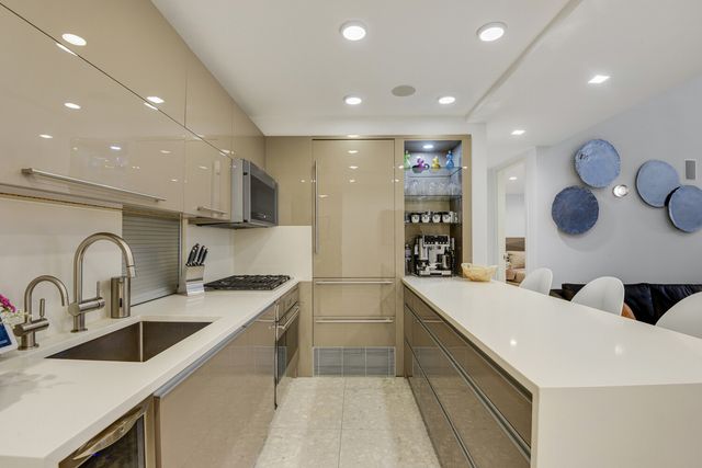 3 Hanover Sq Apt 2H, New York City, NY 10004