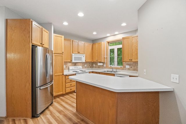 8903 Preserve Trail, Savage, MN 55378