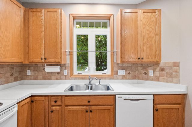 8903 Preserve Trail, Savage, MN 55378