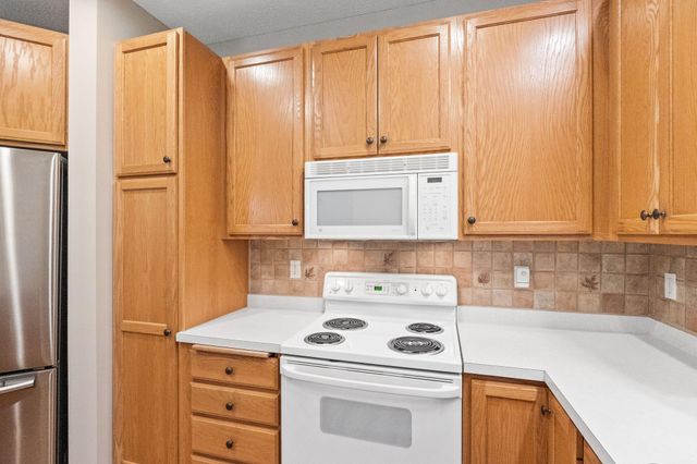 8903 Preserve Trail, Savage, MN 55378