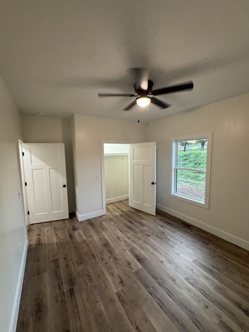 26 Sloan Branch Rd, Pleasant Shade, TN 37145