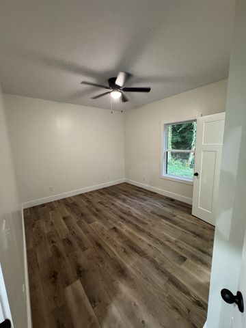 26 Sloan Branch Rd, Pleasant Shade, TN 37145
