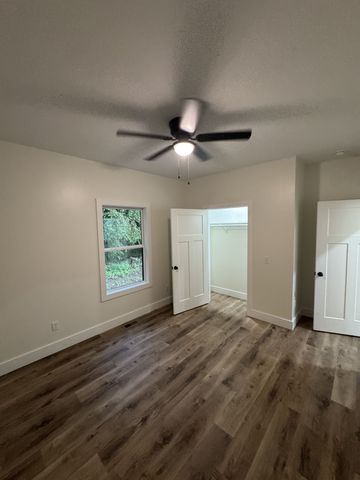 26 Sloan Branch Rd, Pleasant Shade, TN 37145