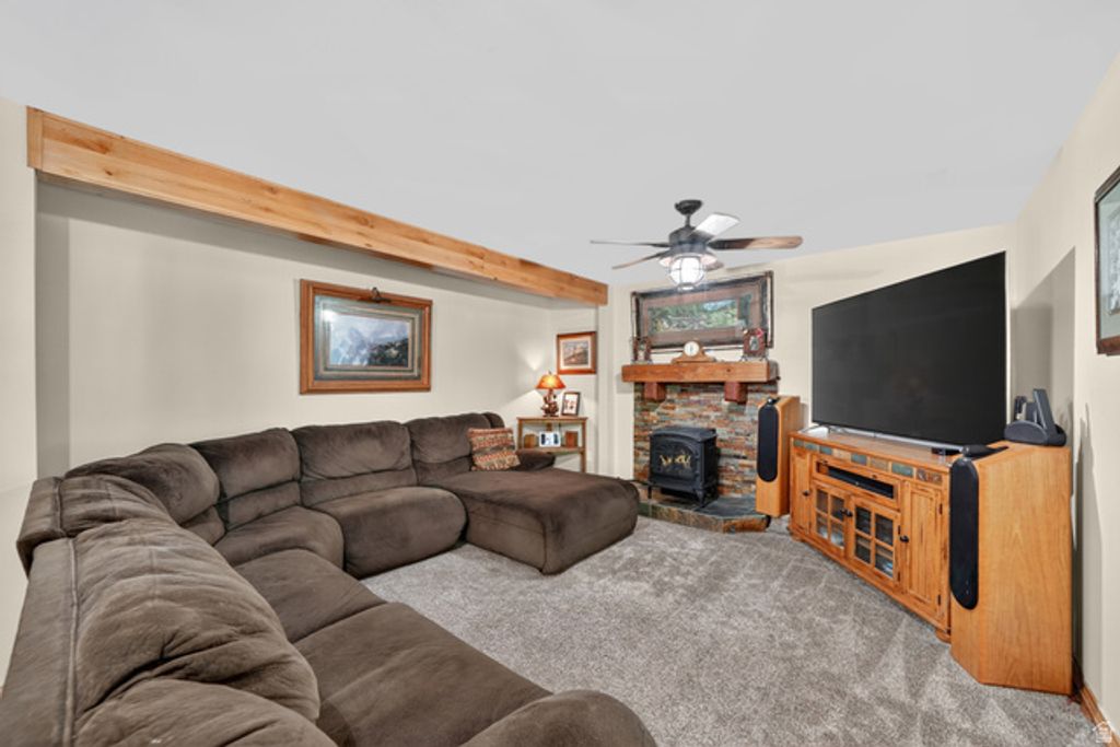 Image 12 of property listing at 4835 S BONNIEBROOK DR, Taylorsville, UT 84118