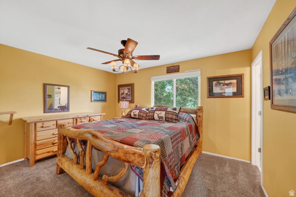 Image 14 of property listing at 4835 S BONNIEBROOK DR, Taylorsville, UT 84118
