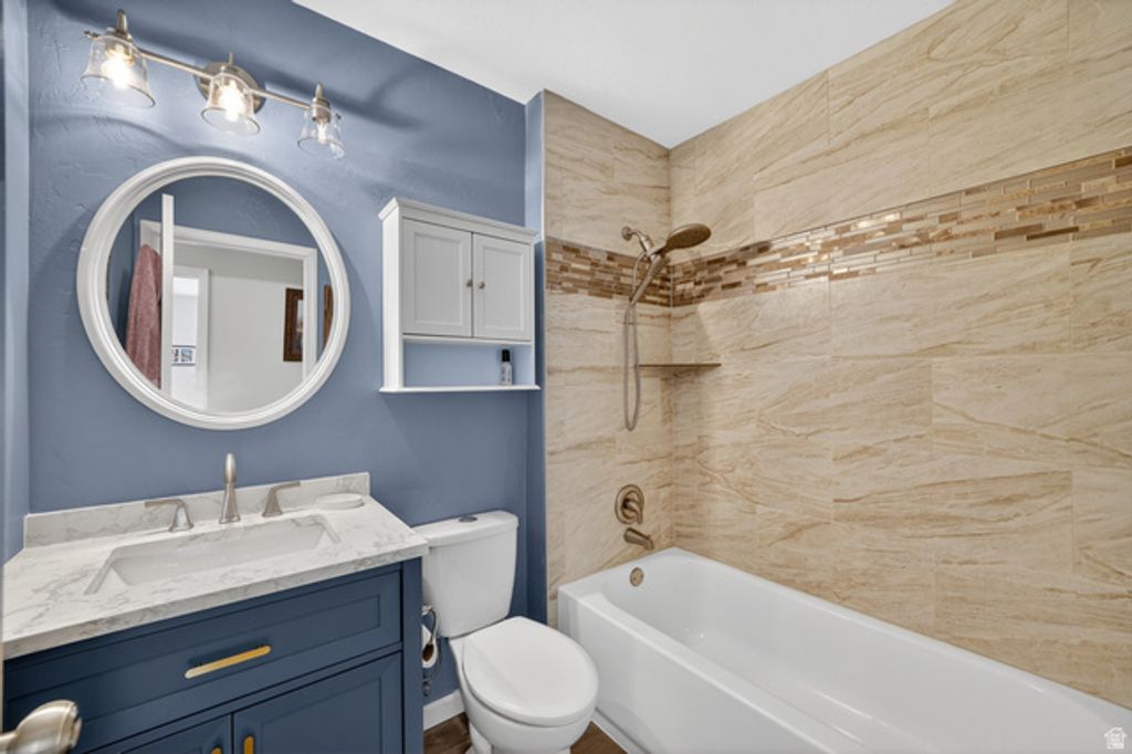 Image 18 of property listing at 4835 S BONNIEBROOK DR, Taylorsville, UT 84118