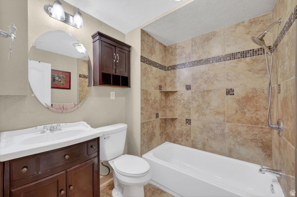 Image 23 of property listing at 4835 S BONNIEBROOK DR, Taylorsville, UT 84118